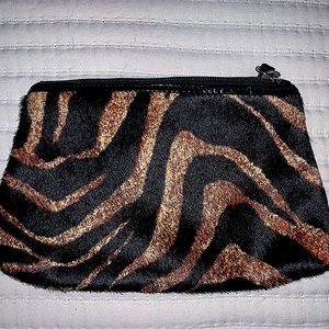 NORDSTROM brand animal print zipper clutch handbag (pre-owned) excellent cond!
